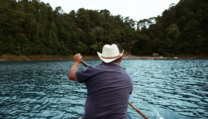 persona canoa en montebello